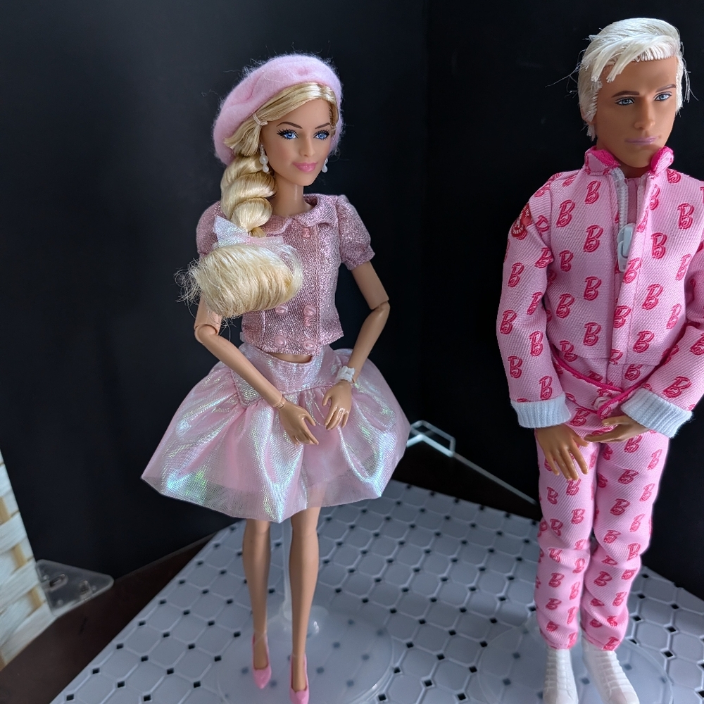 Barbie The Movie 2 Doll Set With Pink Cadillac - Picture 12 of 14